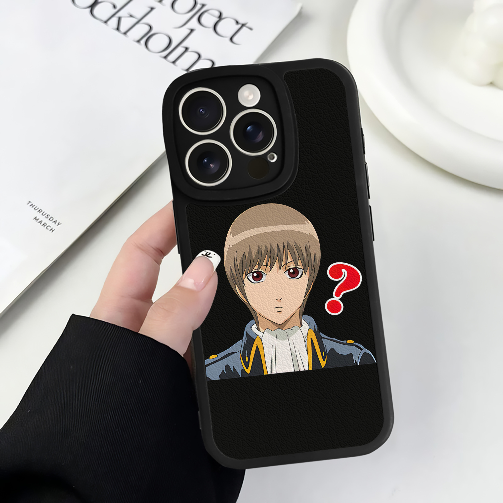 （画像用） ぎんたま 坂田銀時（さかたぎんとき） 神楽 志村新八（しむら しんぱち） GINTAMA Sakata Gintoki Kagura Shimura Shinpachi 【iPhone 16シリーズ対応】シリコンスマホケース（レザー調） 材質：シリコン
